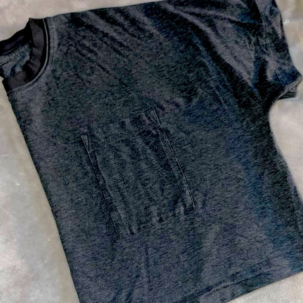 Lululemon grey cropped tee